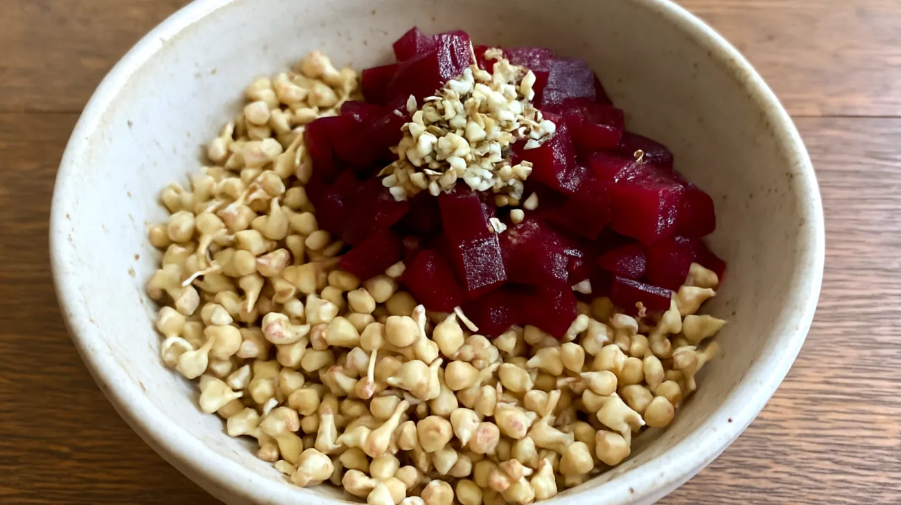 Buchweizen-Sprossen-Bowl mit fermentierten Rote Bete und Hanfsamen"